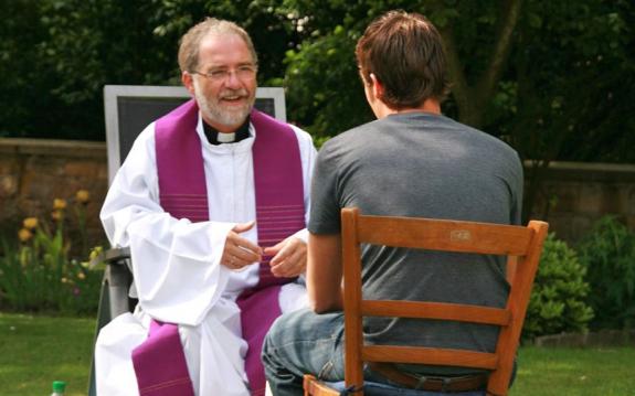 Catholic Priests Introduce the Street Counseling with Atheists