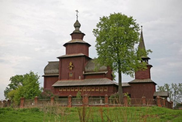 Russians and Americans Gather to Pray Together in English Near Moscow