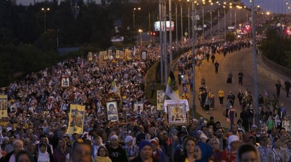 Over 100,000 People Participate in Religious Procession at Night of Commemorating Execution of the Tsar’s Family