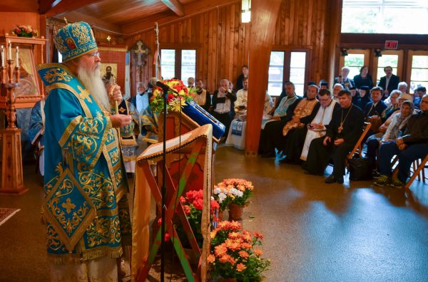 Metropolitan Tikhon presides at 80th Anniversary of the “Vatra”