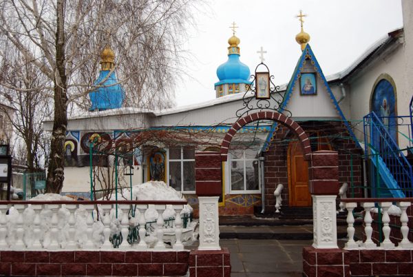 Ukrainian Faithful Protect Their Church from Attacks of Schismatic Priests in Kiev