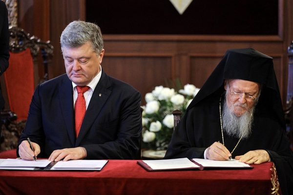 Poroshenko, Patriarch Bartholomew Sign Cooperation Agreement