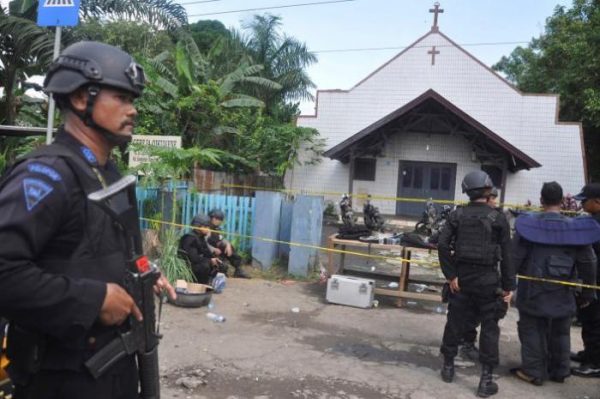 Indonesia: 90,000 Soldiers to Guard Christians in 50,000 Churches for Christmas Services