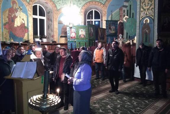 Faithful of the UOC Stand in Continuous Prayer for Two Weeks in Bukovina Region