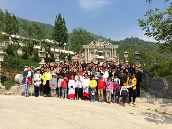 ‘We are Willing to Lay Down Our Lives’: Brave Chinese Christians Stand in Defiance of Government’s Church Demolition