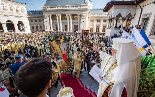 Thousands Expected to Take Part in Palm Sunday Procession in Bucharest