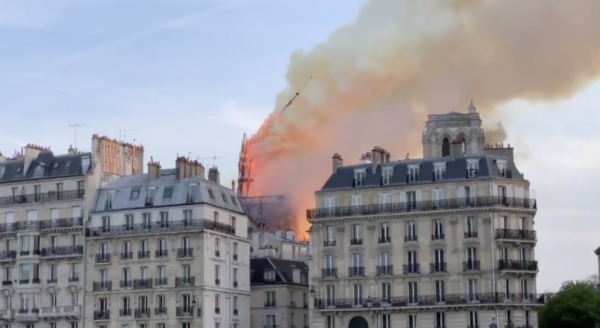 Unsure Flames Can Be Stopped, Bystanders Sing ‘Ave Maria’ as Notre Dame Cathedral Burns