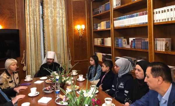 Metropolitan Hilarion Meets with Syrian Children at Poznanie Charity in Moscow