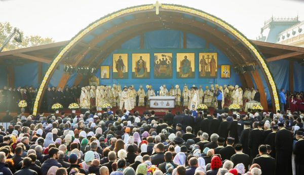 Saints Demetrios, Dionysius and Philothea Draw Thousands to Bucharest for Religious Celebrations