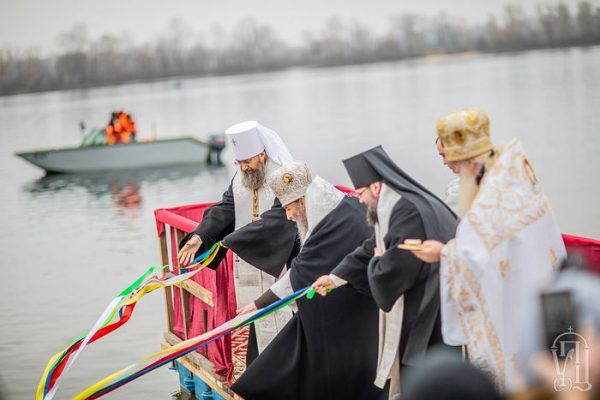 Metropolitan Onuphry Blesses Dnieper River on Feast of Theophany