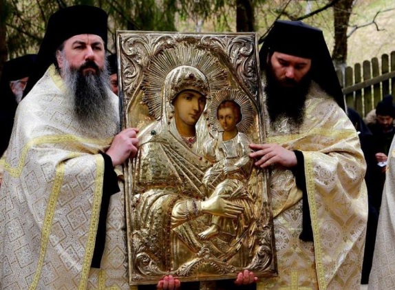 Wonderworking Icon from Romania’s Sihăstria Monastery Carried in Procession against Coronavirus and Drought