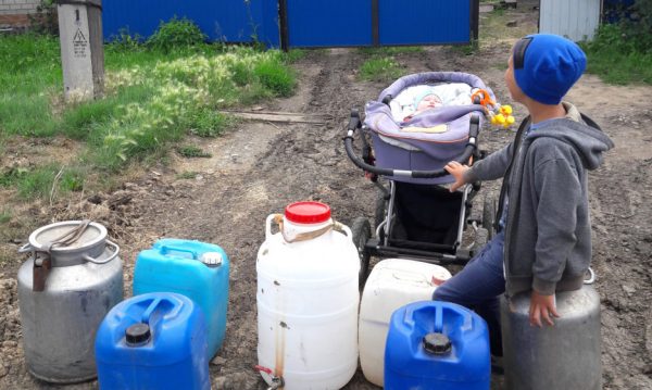 We Don’t Drink Tea, We Have No Water to Wash Ourselves, and the Wells Are Dry. In the Omsk Region 40 Thousand People Live Without Water for a Week