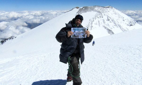 A resident of Kondopoga climbed Mt. Elbrus to help a center for people with disabilities. Now, they will install new windows there