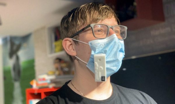 School Student Invents Gadget that Says When It’s Time to Change a Mask