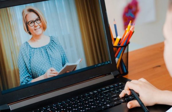 “I speak, and all I get in response are black screens and silence.” Teachers speak about turned off cameras in online lessons