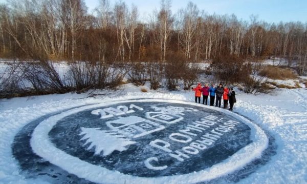 Amur artist had been creating ice greeting cards for 10 years. Now people make them all over Russia in his memory