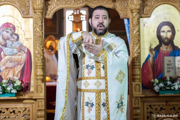 A priest’s mission among deaf people: “I can be their voice in the face of daily problems”