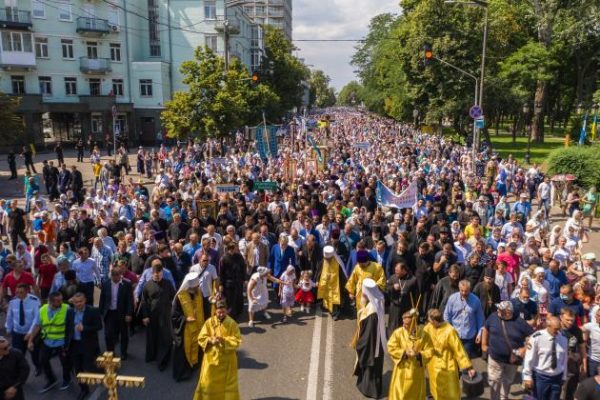 350 Thousand Believers Take Part in Cross Procession in Kiev