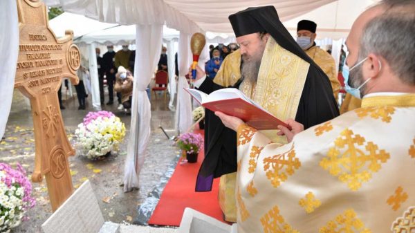 Chapel of Life-giving Spring and St. Nectarios under construction at Bucharest Oncology Centre