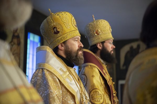 Metropolitan Hilarion and Metropolitan Anthony of Chersonesus Concelebrate the Divine Liturgy in Paris