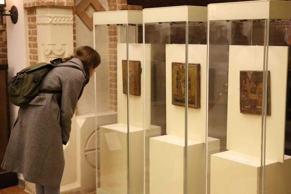 Religious art exhibition in Iași highlights sacred bond between Moldavia and Ukraine
