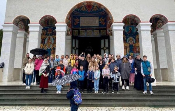 Orthodox Romanians Organize a Pilgrimage for Refugees from Ukraine