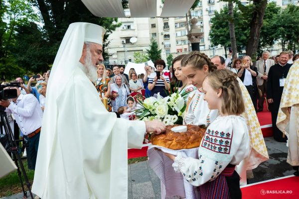 Patriarch Daniel urges Romanians worldwide to value and cultivate prayer